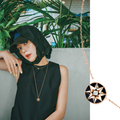 【ディオールetc.】カジュアルを格上げする「ネックレス」レイヤード術！