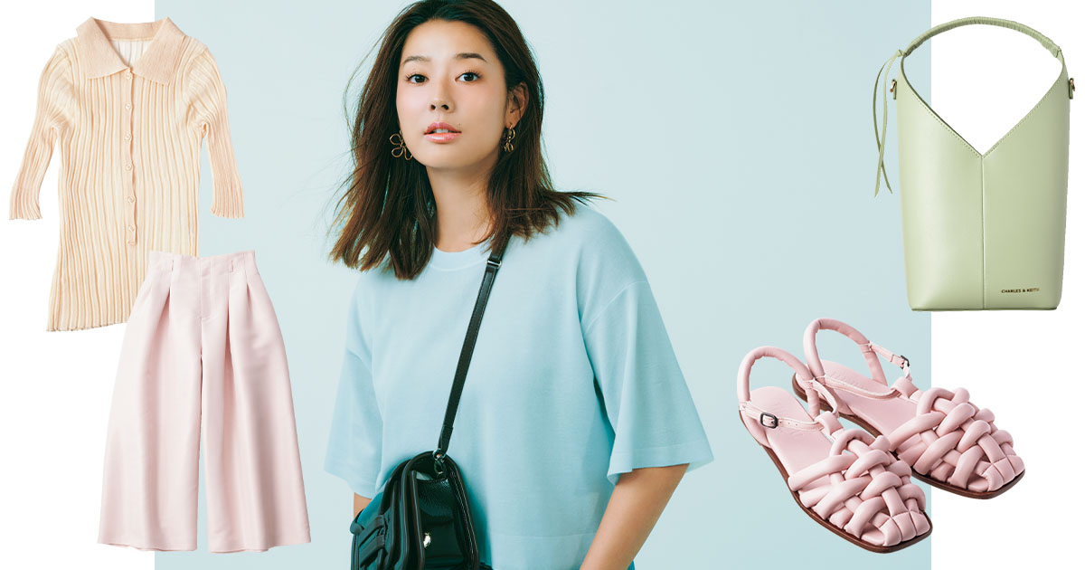 パステルカラーの洋服や小物と水色のトップスを着たすみれさん