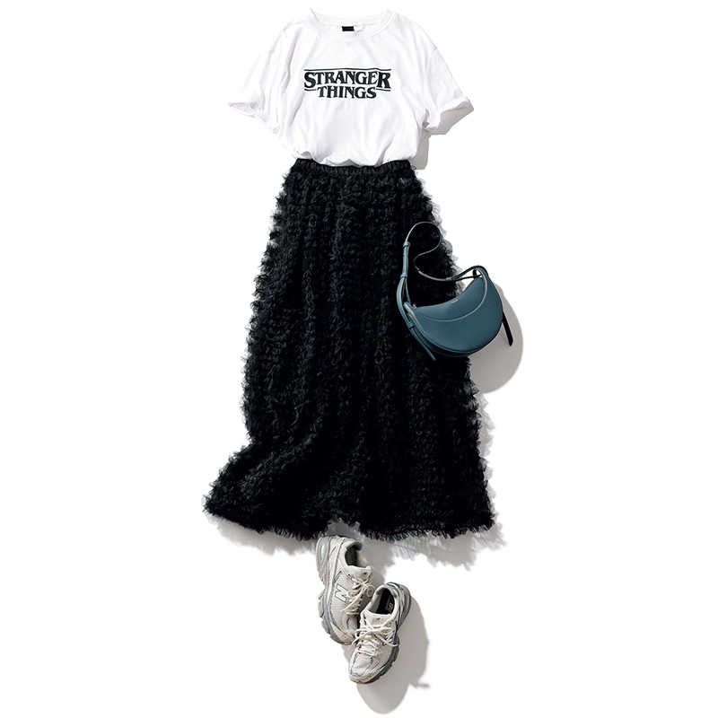 STRANGER THINGSのTシャツで甘めコーデ