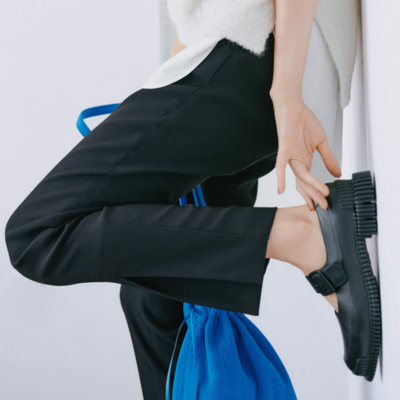 厚底なのにキレイめ！お仕事シーンにも履ける【トレンドスニーカー】って？