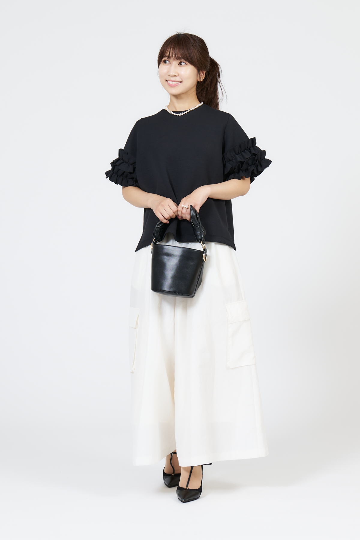 クラウドチームVERY天井真美の[THREE SQUARE]フリルスリーブプルオーバー