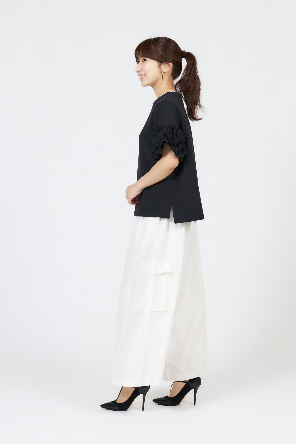 クラウドチームVERY天井真美の[THREE SQUARE]フリルスリーブプルオーバー