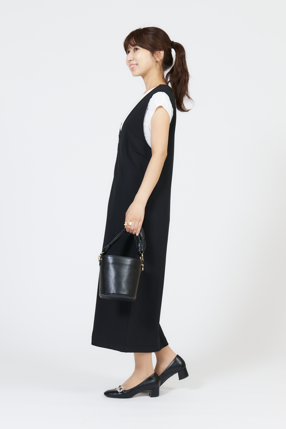 クラウドチームVERY天井真美のジップワンピースの夏コーデ