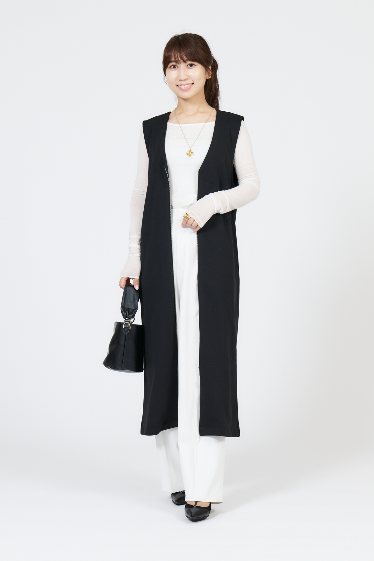 クラウドチームVERY天井真美のジップワンピースの秋コーデ