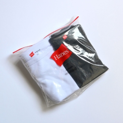 Hanesのキレイめ【別注パックT】！スッキリ見え&オフショル風にも着られる