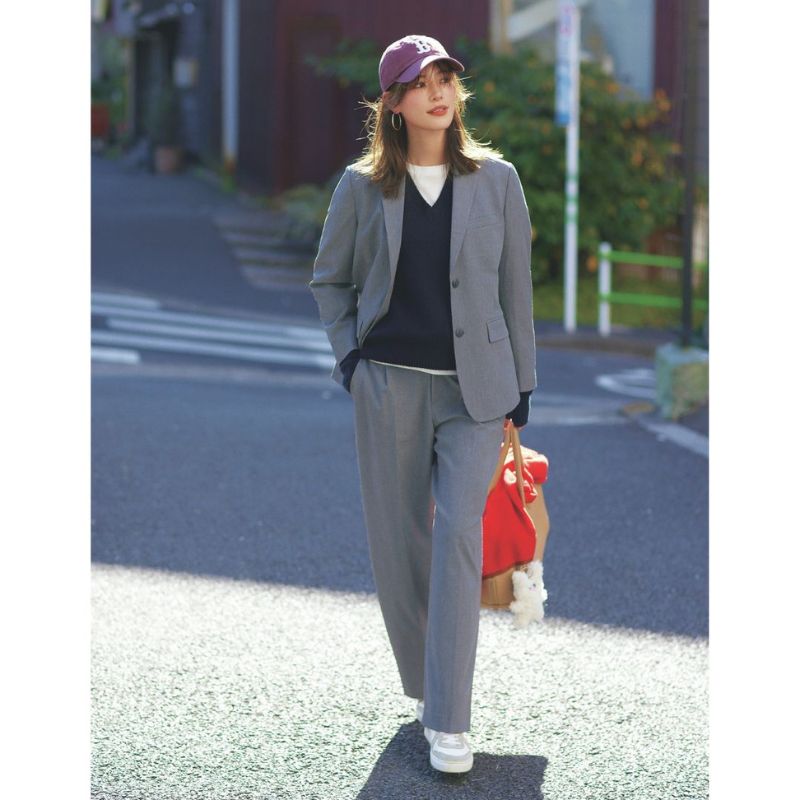 ユニクロのジャケット×パンツ×キャップ×スニーカーの咲和希さん