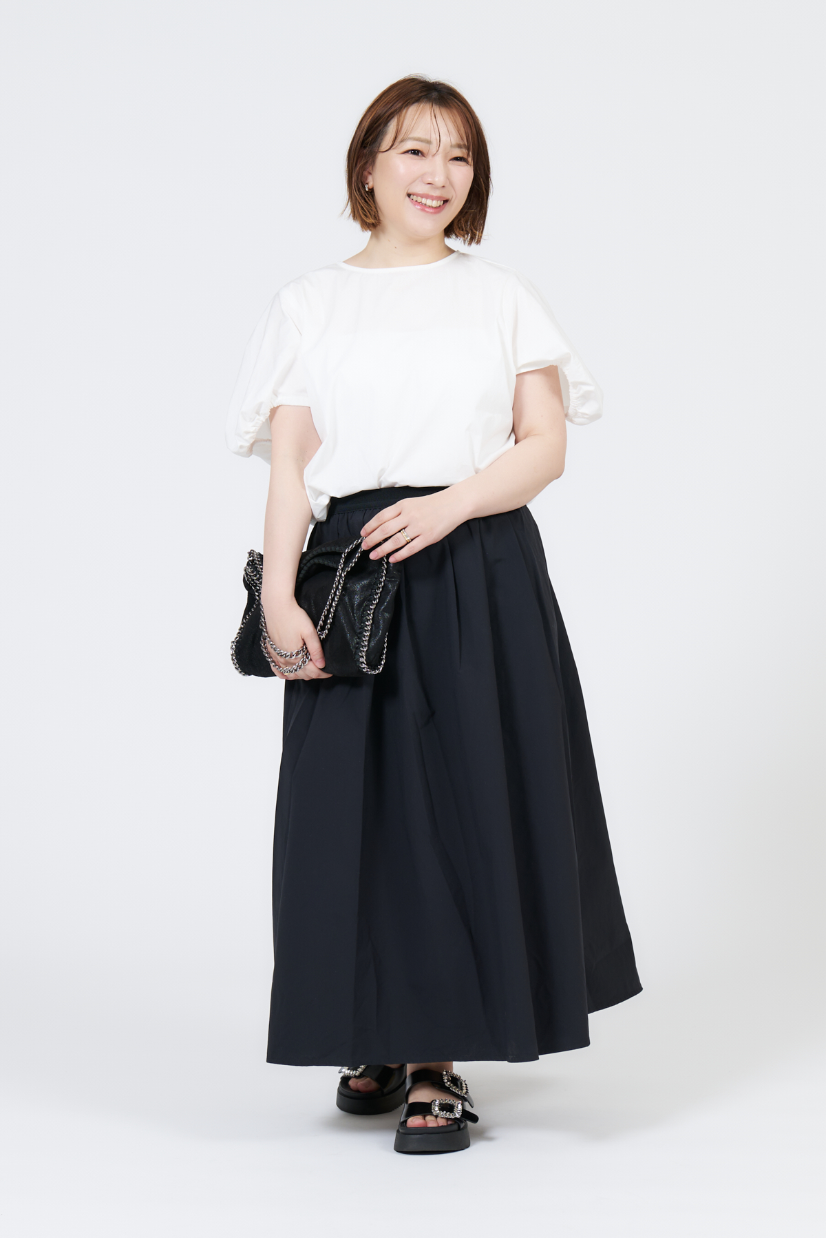 クラウドチームVERY田中ひとみの夏の黒パンツコーデ