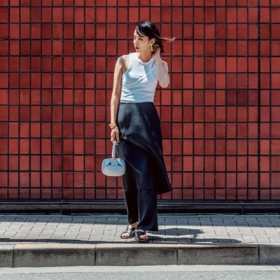 帰省コーデの【最旬モノトーン】はタンクトップ×レイヤードパンツでモードに