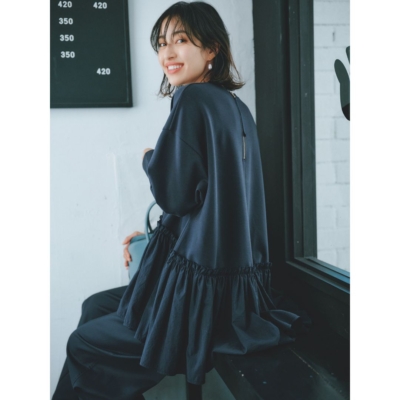 送迎＆保護者会に【甘めブラウス】ならオールネイビーでもコンサバすぎない