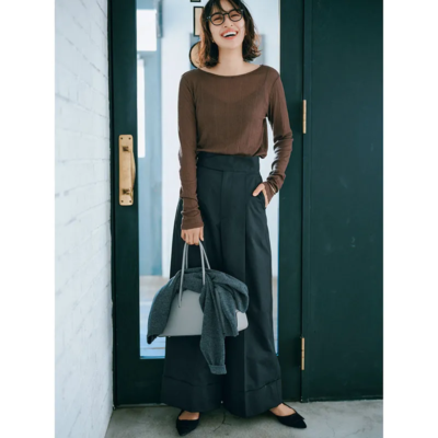 【運動会】秋色ブラウンのロンTでこなれる！黒パンツのオシャレも脱無難に