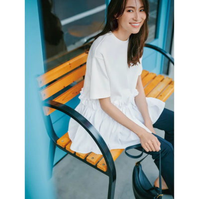 学校コーデに【白ブラウス】が好印象！広がるシルエットが可愛い