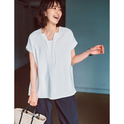 【保護者会コーデ】Tシャツ感覚の白ブラウスが便利！モノトーンで上品に