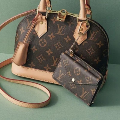 【最新ブランド財布】バッグの“チャーム使い”できるミニ財布が続々登場！