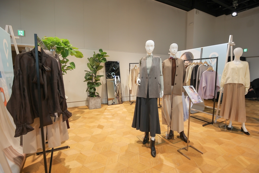 スーツスクエアの新シリーズ【CHANTOWA】