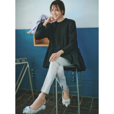 学校行事の【キレイめブラウス】は黒で洗練！モノトーンで大人の甘さに