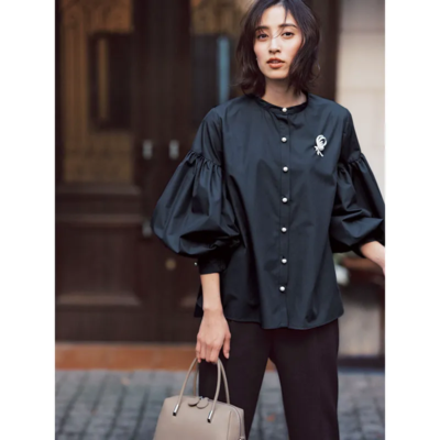 【お宮参り】甘ブラウス1枚でしっかり華やか！黒パンツに合わせるだけ