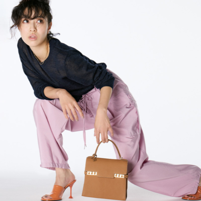 今季のトレンド「薄軽ワークパンツ」で垢抜け！着回し力に注目