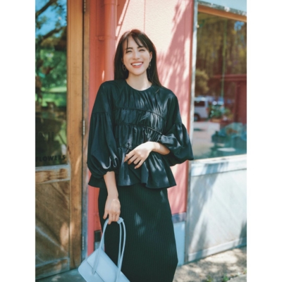 学校ママの【ティアードブラウス】は1枚で華やか！七分袖がほど良い抜け感に