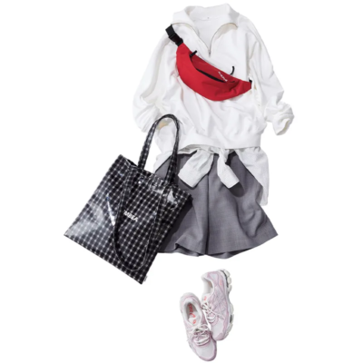 【運動会ママ】のスニーカーはキレイめハーフパンツで大人カジュアルに！