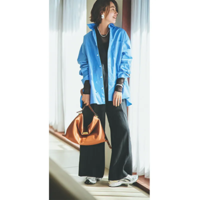 【秋の運動会】キレイめシャツ×白スニーカーの大人オシャレがおすすめ