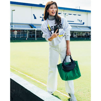 【運動会オシャレ】にスウェット×スニーカーも全身白でアップデート