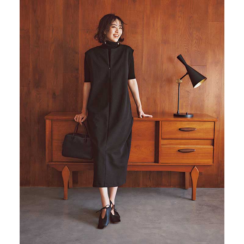 Emma Taylorのライトダンボール フロント2WAYワンピース×タートルニットの岡本あずささん