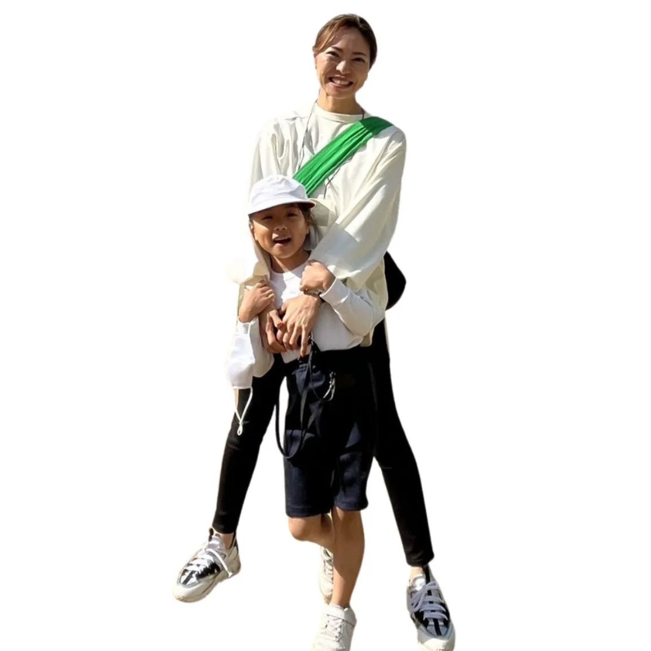白トップス×黒スキニーの読者スナップ