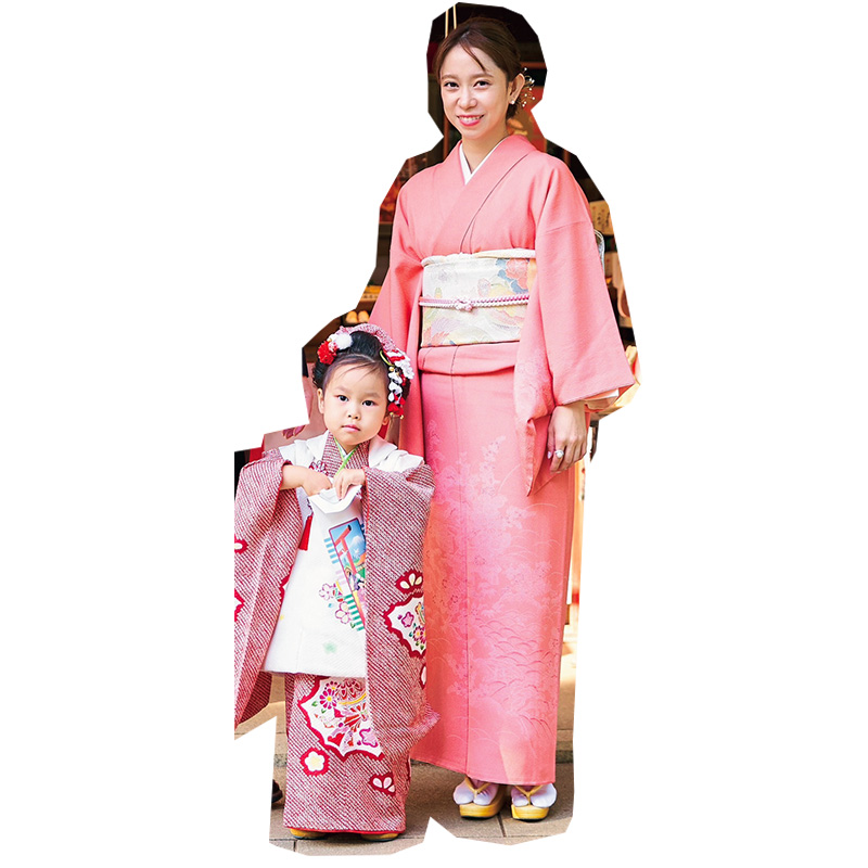 七五三での和装姿のママと娘さん