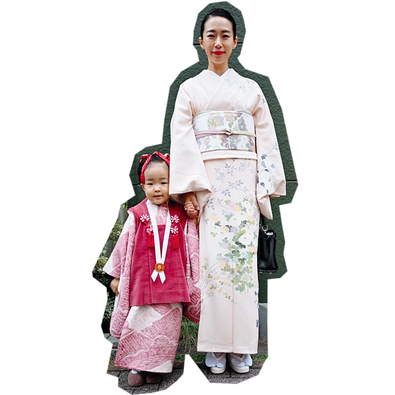 七五三での和装姿のママと娘さん