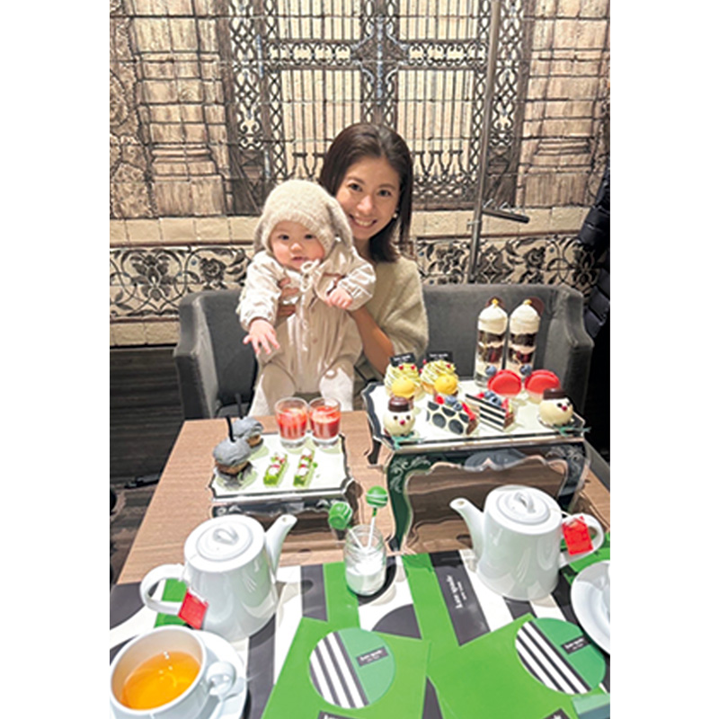 子連れでアフタヌーンティを楽しむVERY読者