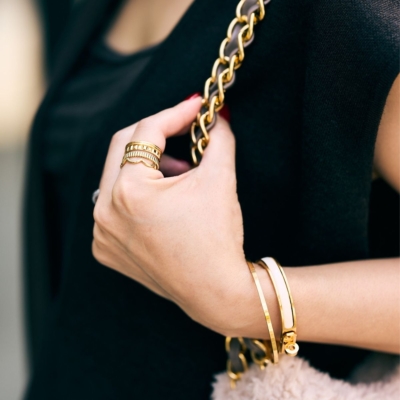 装い秋めく【ゴールドジュエリー】！オシャレなママの取り入れ方は？