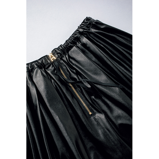 【THREE SQUARE】 フェイクレザースカート