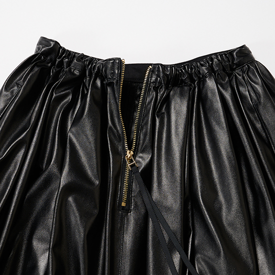 【THREE SQUARE】 フェイクレザースカート