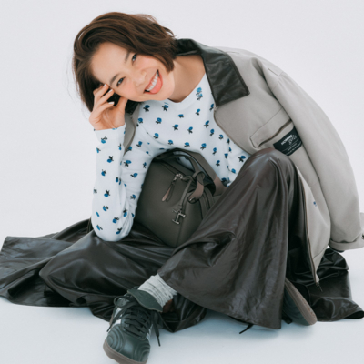 アウター着るなら『中はロンT』が快適！今どきオシャレに“花柄”が効く◎