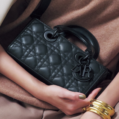【ディオール】の名品バッグが進化！きちんとシーンもデイリーも頼れる◎