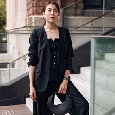 【洋装の七五三】ハンサム派はシックな黒の三揃えでカッコいいママに！