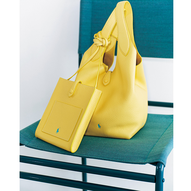 RALPH LAURENの〈Polo Play〉シリーズの鮮やかなイエローのトートとショルダーバッグ