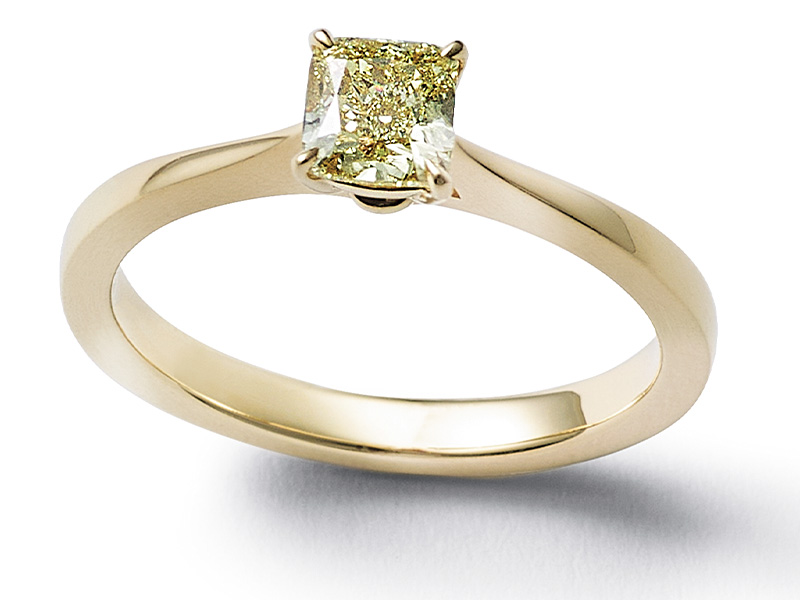 ケンジストンダイヤモンズのイエローダイヤモンドのリング