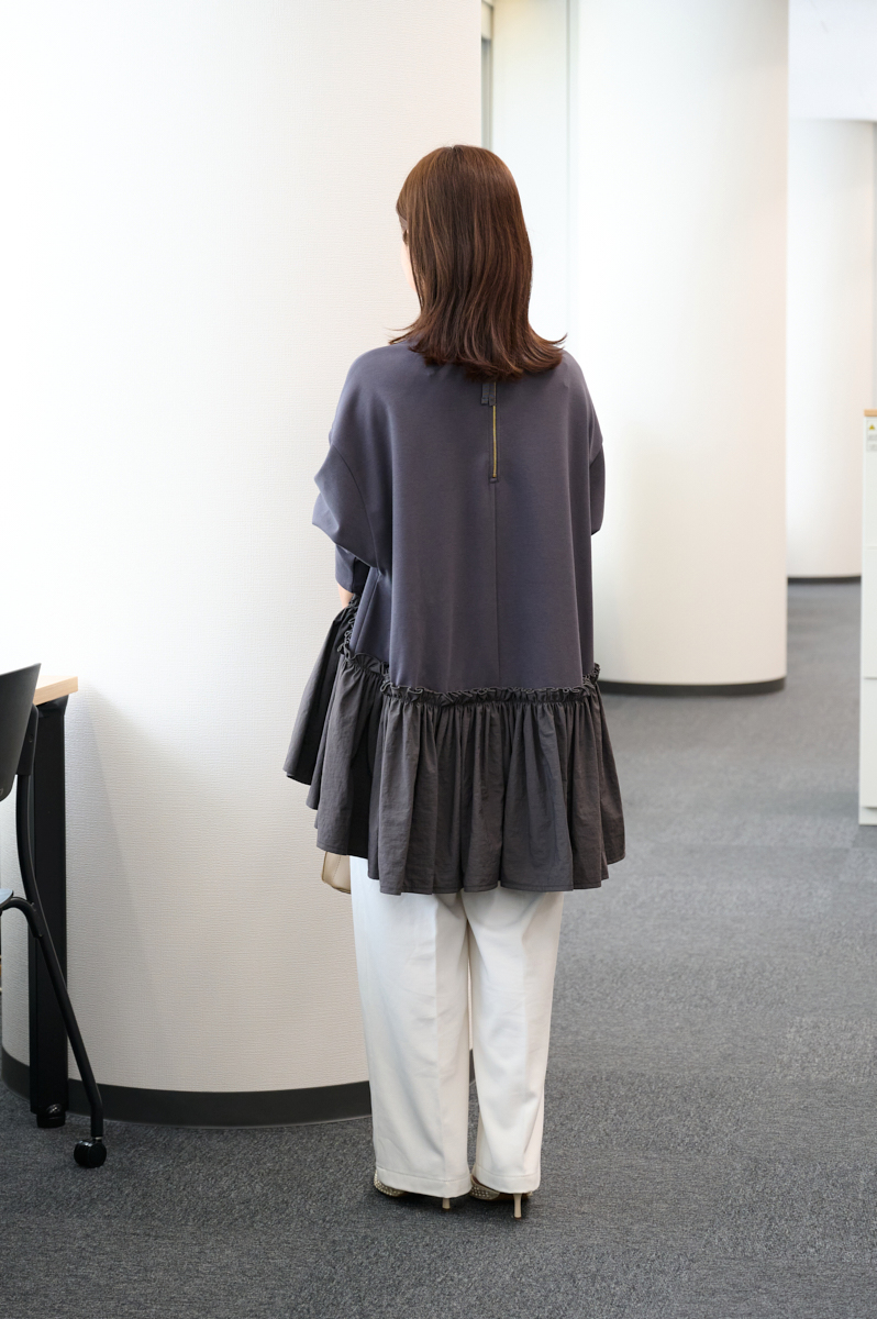クラウドチームVERY小林千尋の[THREE SQUARE]ペプラムコンビプルオーバーコーデ
