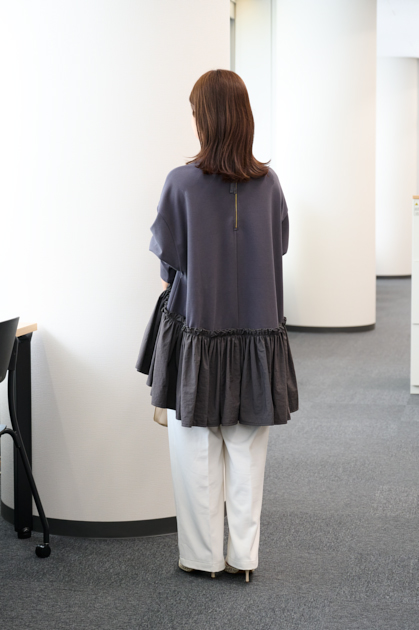 クラウドチームVERY小林千尋のペプラムコンビプルオーバー