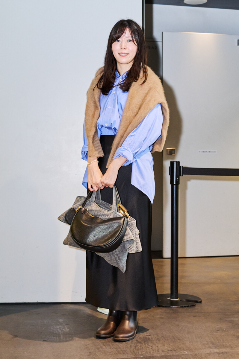 ZARAのレインブーツ×黒スカートの雨の日対策コーデ