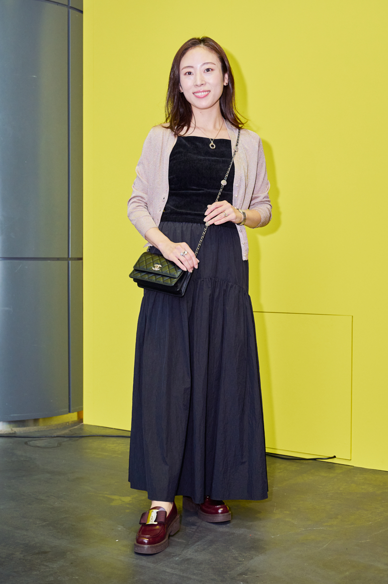 フェラガモの厚底ローファーをメインにしたコーデ