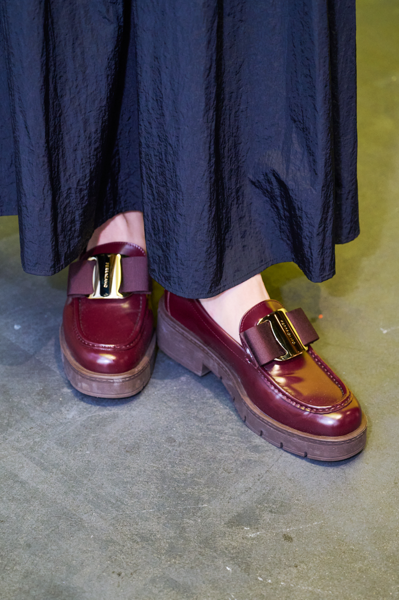 フェラガモの厚底ローファー