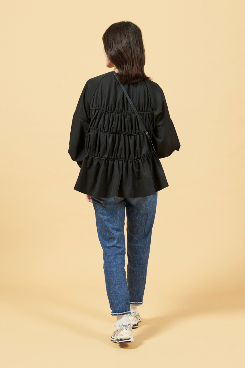 クラウドチームVERY濱野かやの[THREE SQUARE]ティアードギャザーブラウスコーデ