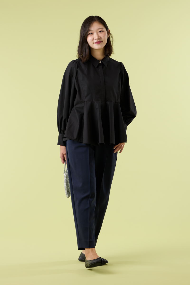 クラウドチームVERY杉山美保の[THREE SQUARE]ペプラムフレアブラウスコーデ