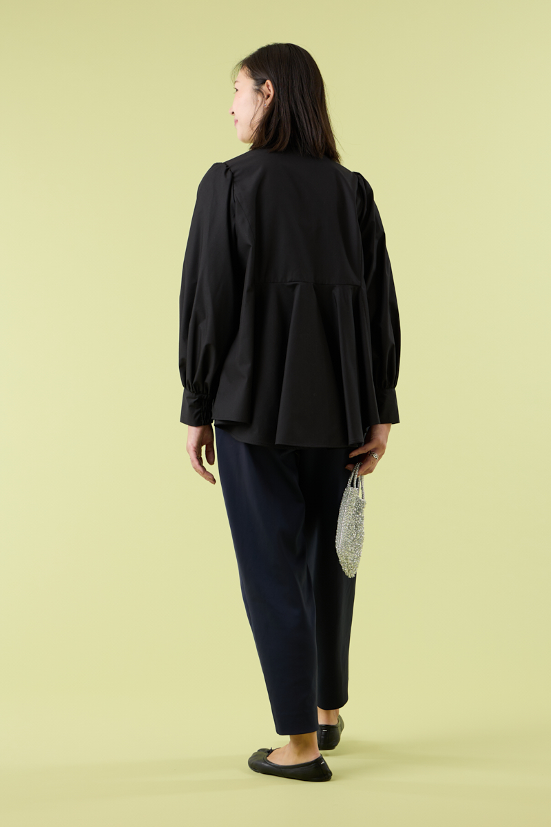 クラウドチームVERY杉山美保の[THREE SQUARE]ペプラムフレアブラウスコーデ