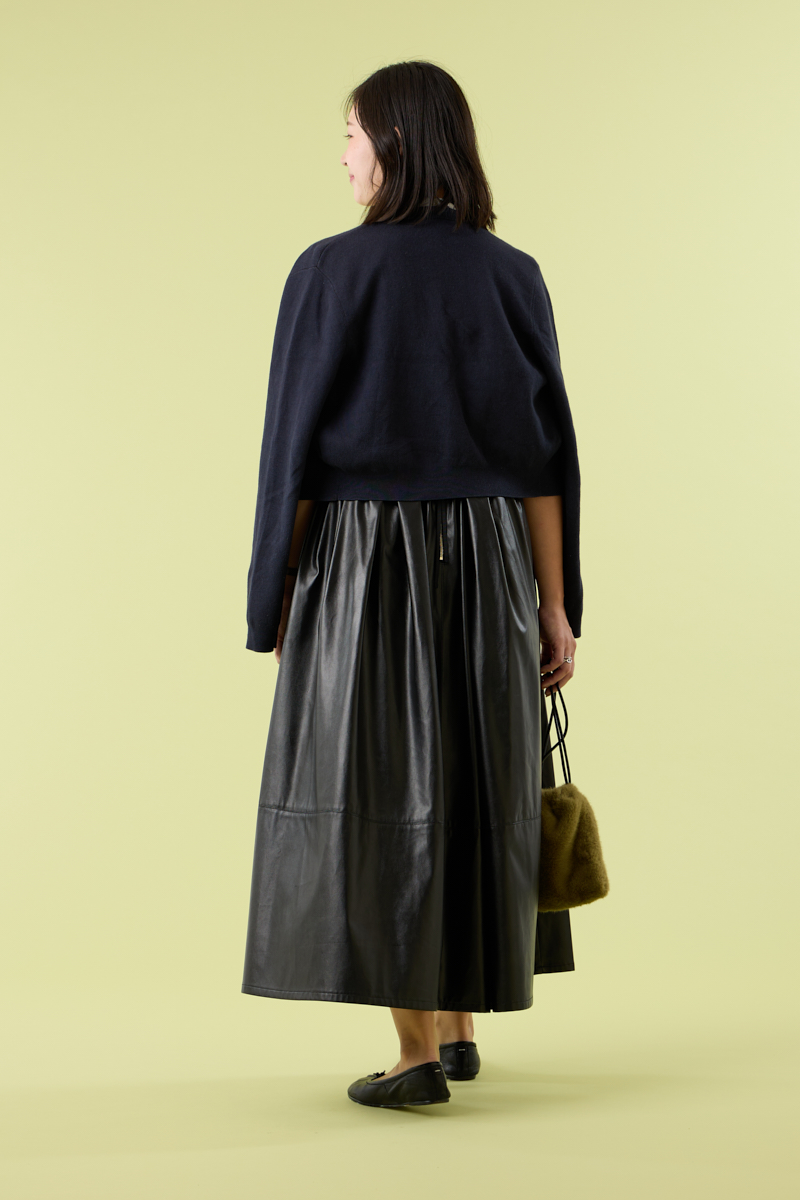 クラウドチームVERY杉山美保の[THREE SQUARE]フェイクレザースカートコーデ