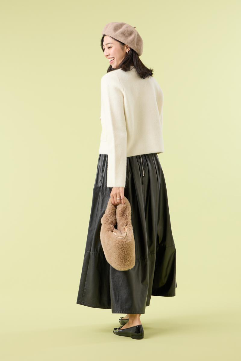 クラウドチームVERY青山美沙子の[THREE SQUARE]フェイクレザースカートコーデ