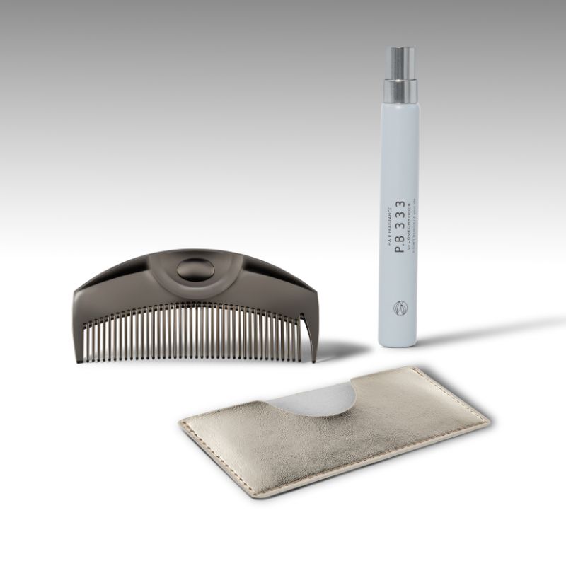 ラブクロム (R)INBATHツキ プレミアムブラック コームケース ヘアフレグランス付きが置かれている画像