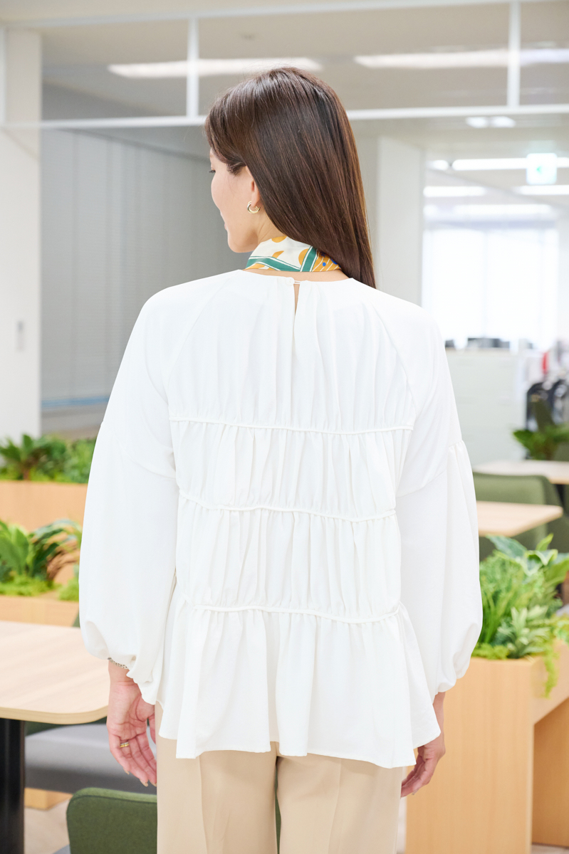 クラウドチームVERY王子咲希の[THREE SQUARE]ティアードギャザーブラウスコーデ